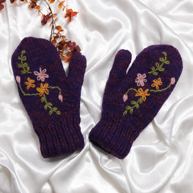 Hand Knit Woolen Embroidery Mitten with Fleece Lining
