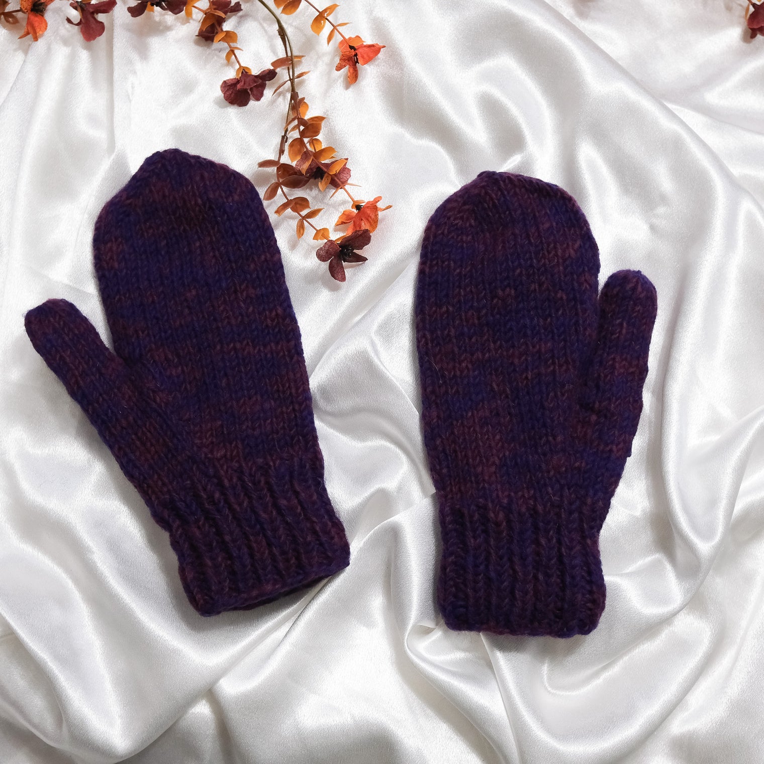 Hand Knit Woolen Embroidery Mitten with Fleece Lining