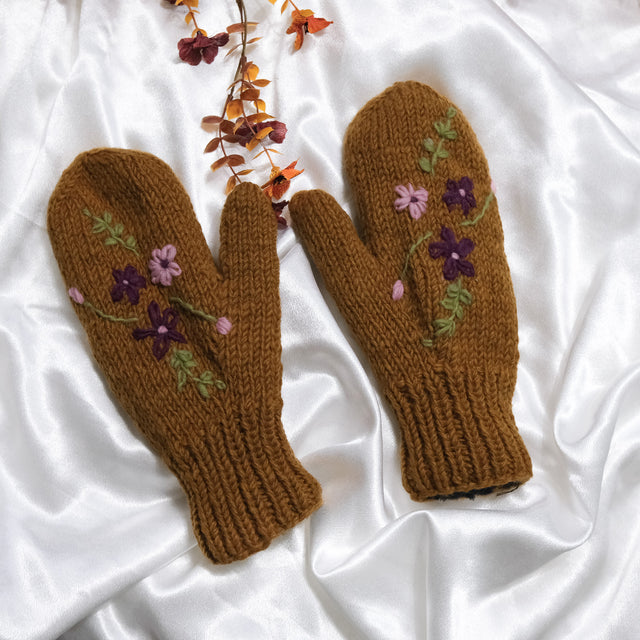 Hand Knit Woolen Embroidery Mitten with Fleece Lining