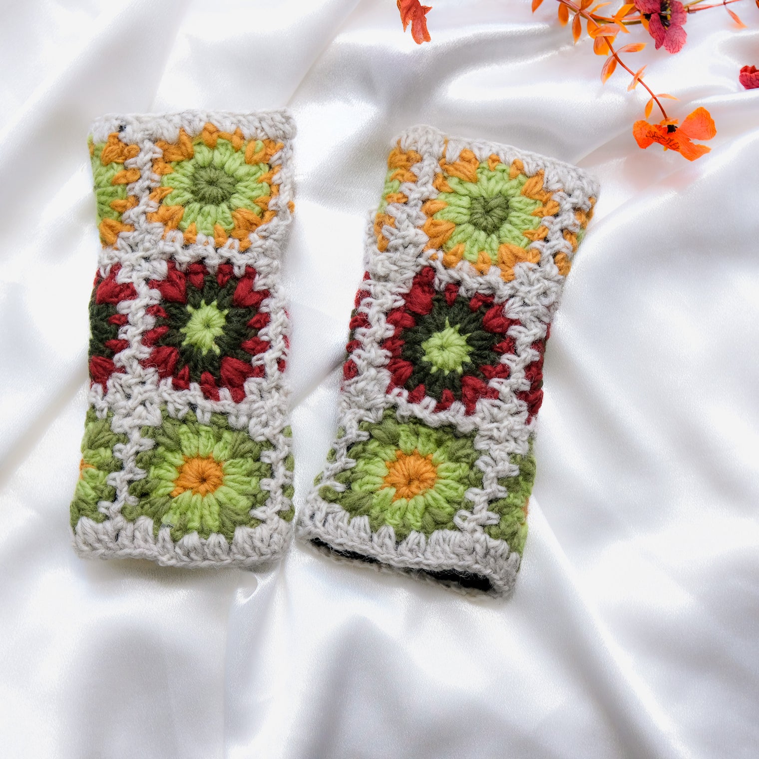 Crochet Flower Design Handwarmers