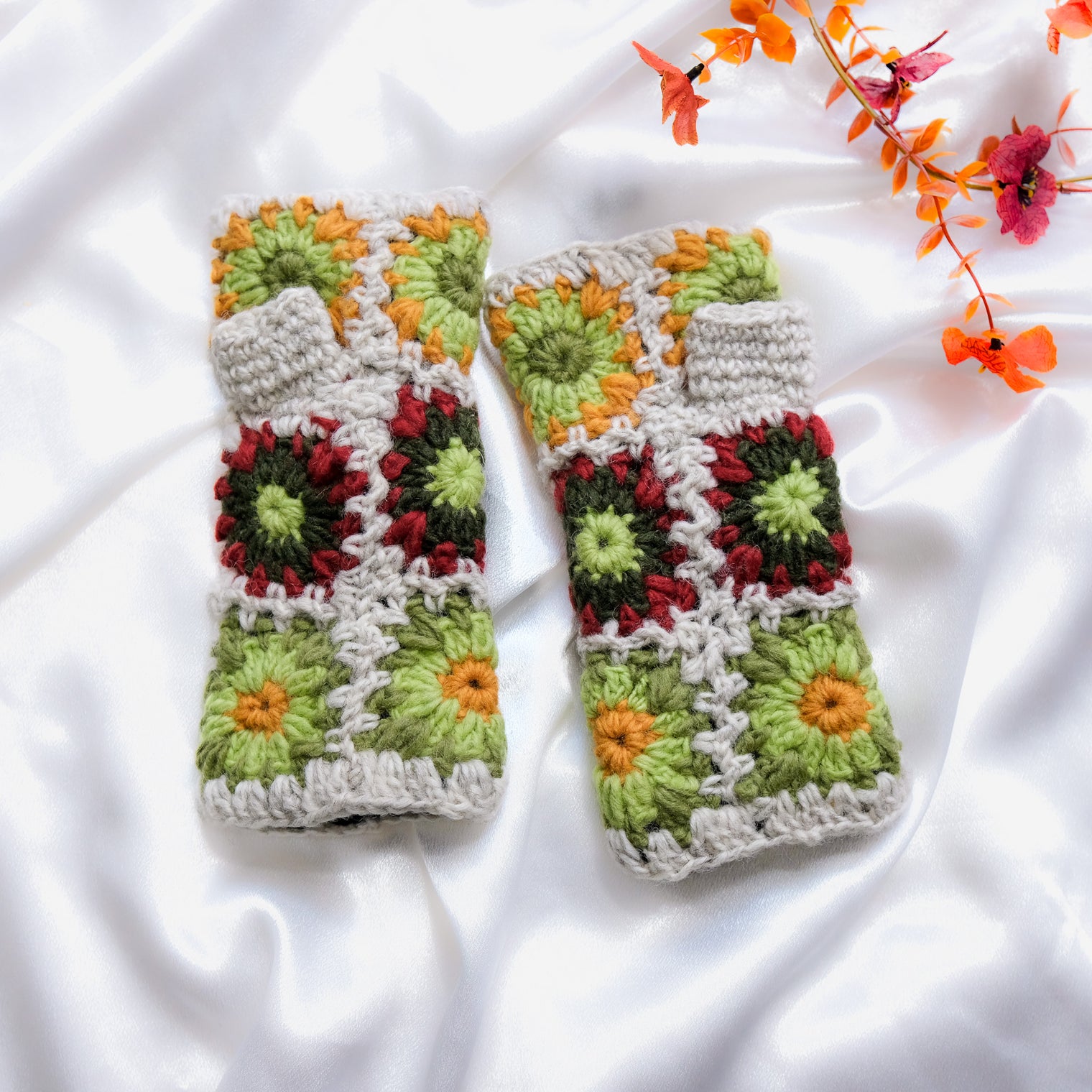 Crochet Flower Design Handwarmers