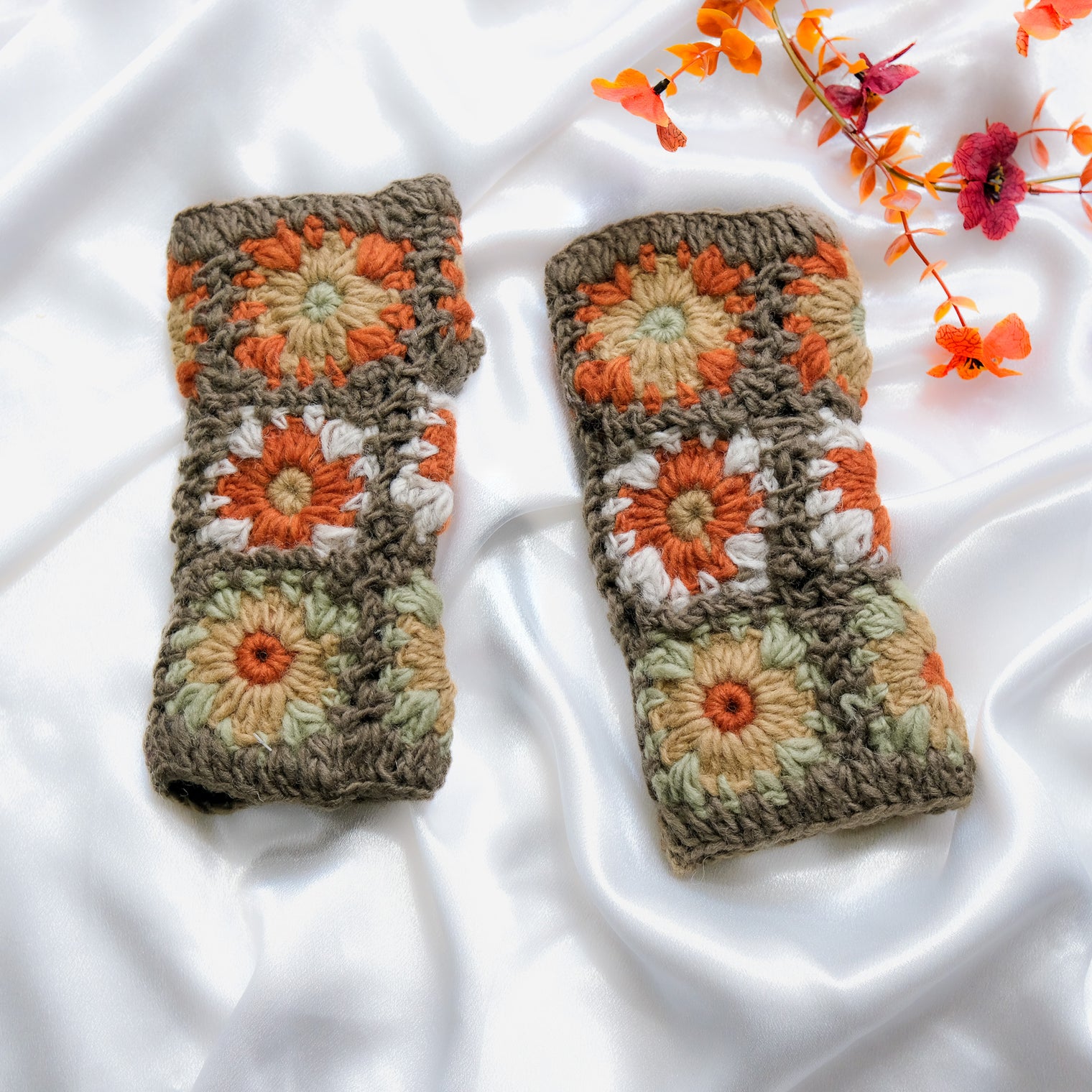Crochet Flower Design Handwarmers