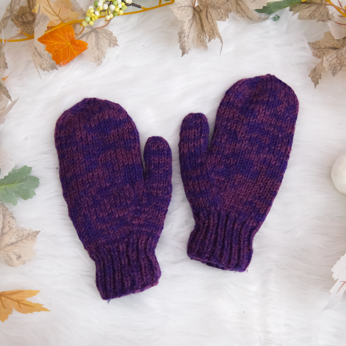Hand Knit Woolen Embroidery Mitten with Fleece Lining