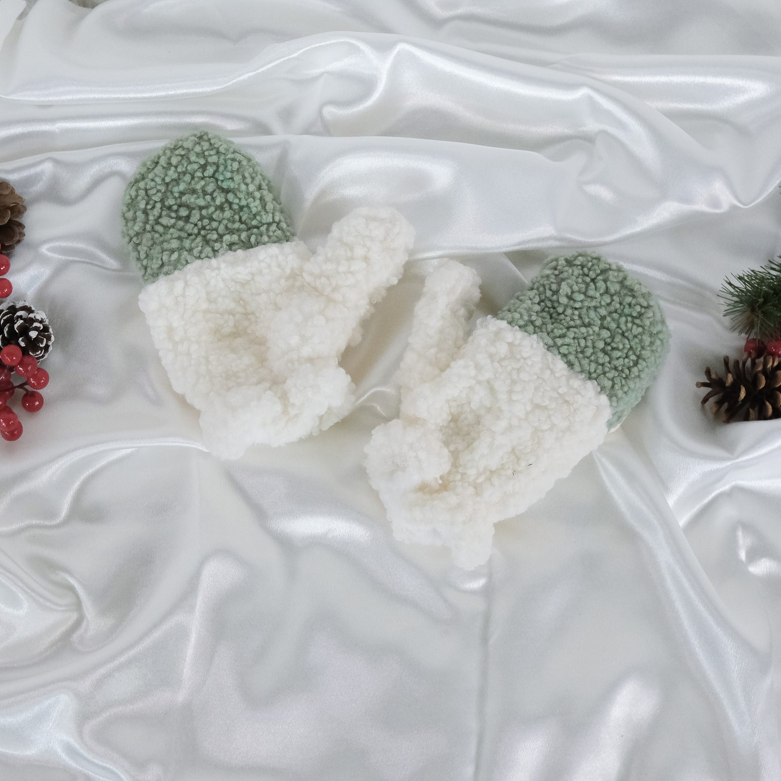 Fleece Sheep Design Stretchy Mitten