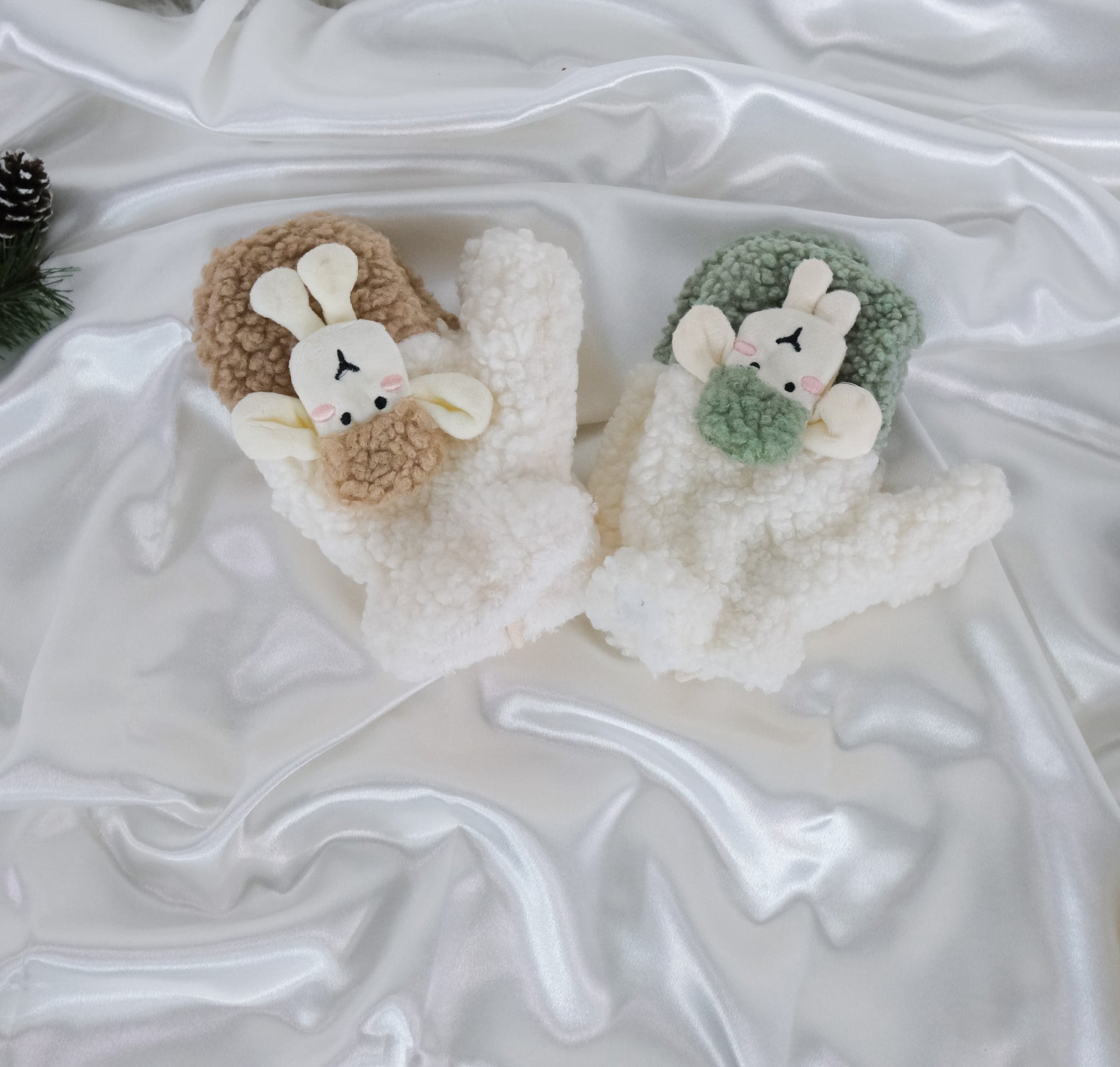 Fleece Sheep Design Stretchy Mitten