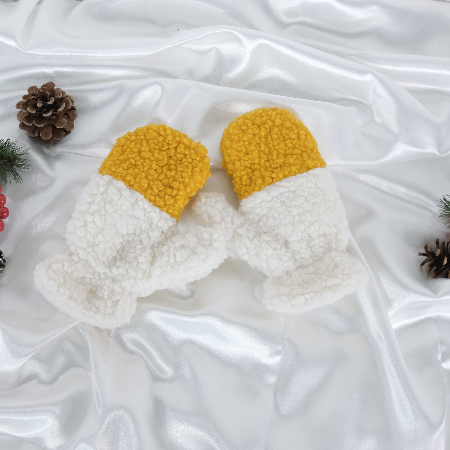 Fleece Sheep Design Stretchy Mitten