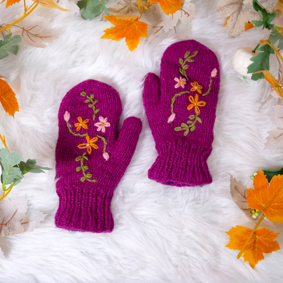 Hand Knit Woolen Embroidery Mitten with Fleece Lining