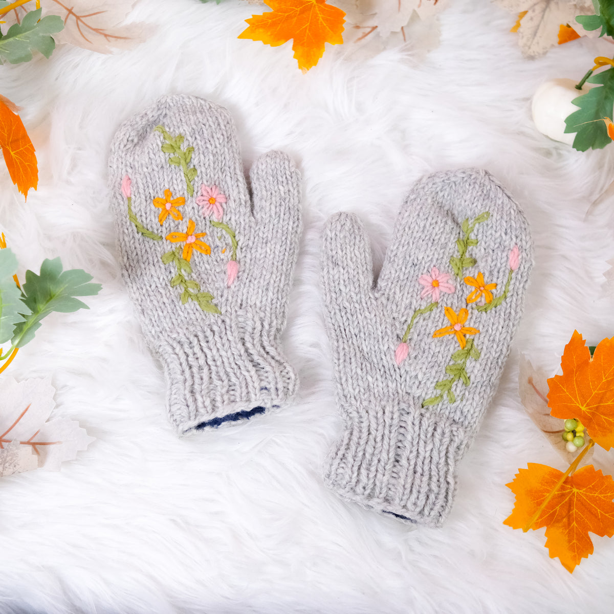 Hand Knit Woolen Embroidery Mitten with Fleece Lining