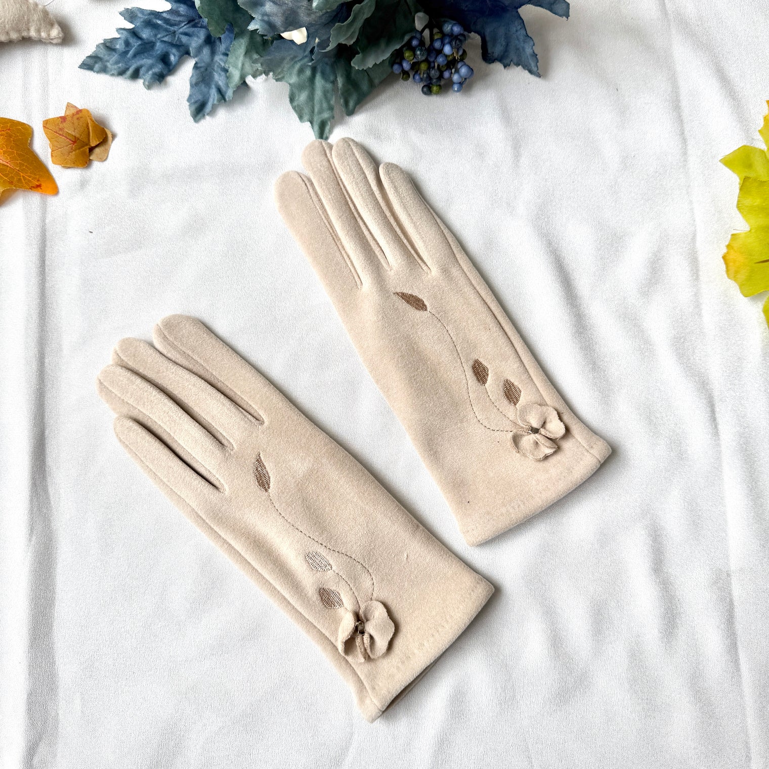 Women Winter Embroidered Gloves with Fleece Lining