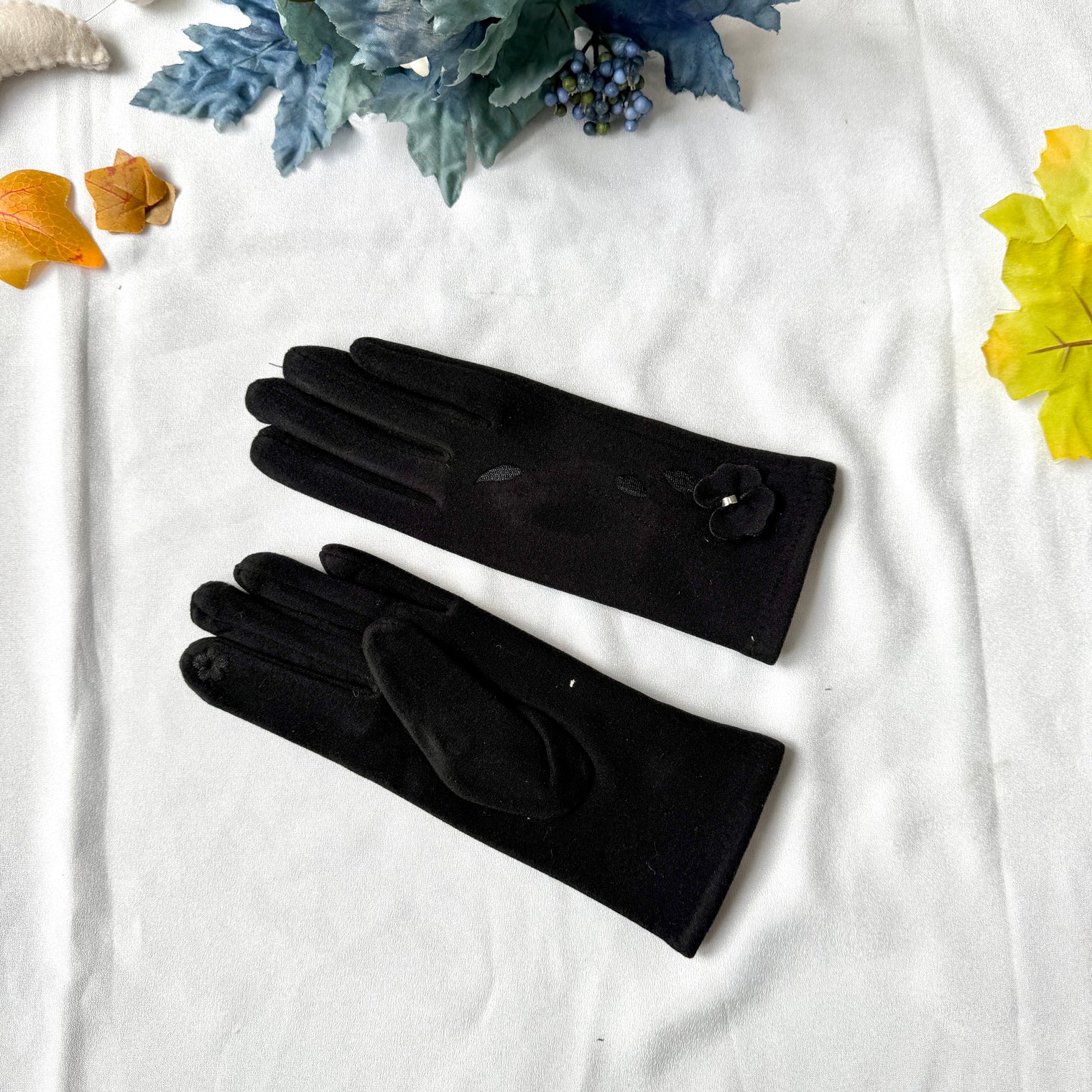 Women Winter Embroidered Gloves with Fleece Lining