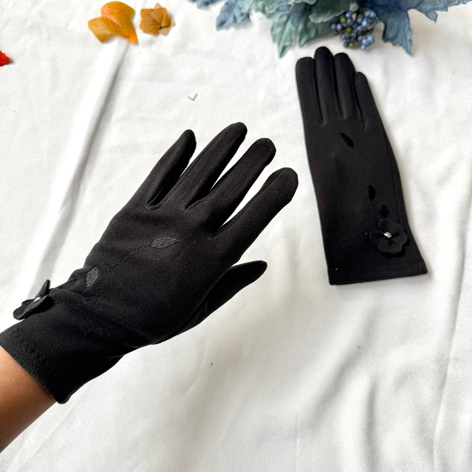 Women Winter Embroidered Gloves with Fleece Lining