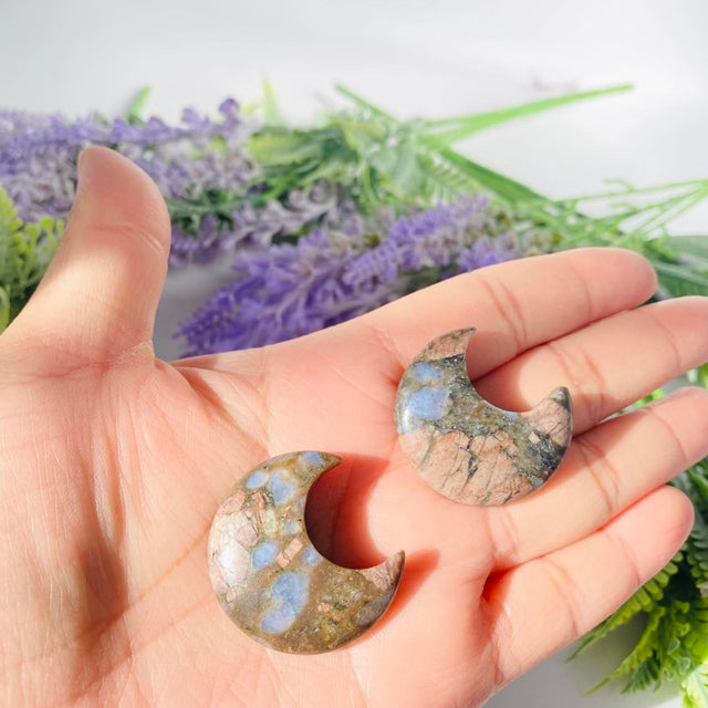 Mini Moon Crystal, 1.25 inches Crescent Moon Crystal, Moon Healing Stone for Jewelry, Hand carved Moon Stone, Carved Gemstone for Jewelry