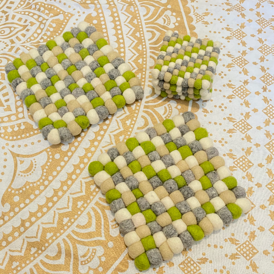 Handcrafted Felt Ball Square Trivet, Multicolor Wool Potholder, Holiday Gift, Kitchen Decor, Trivet Coaster Set, Housewarming Gift, Mini mat