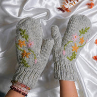 Hand Knit Woolen Embroidery Mitten with Fleece Lining