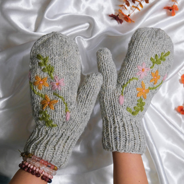 Hand Knit Woolen Embroidery Mitten with Fleece Lining