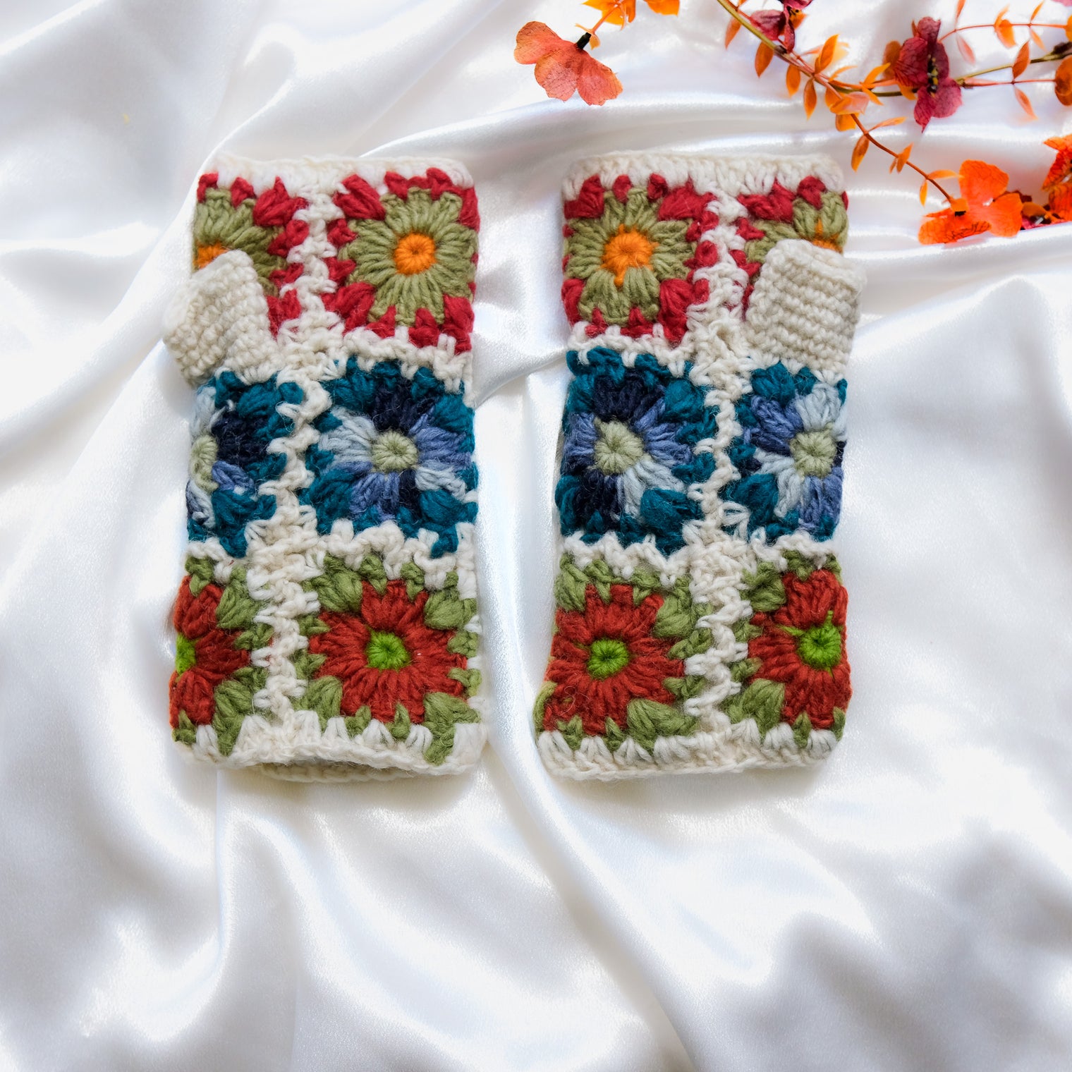 Crochet Flower Design Handwarmers