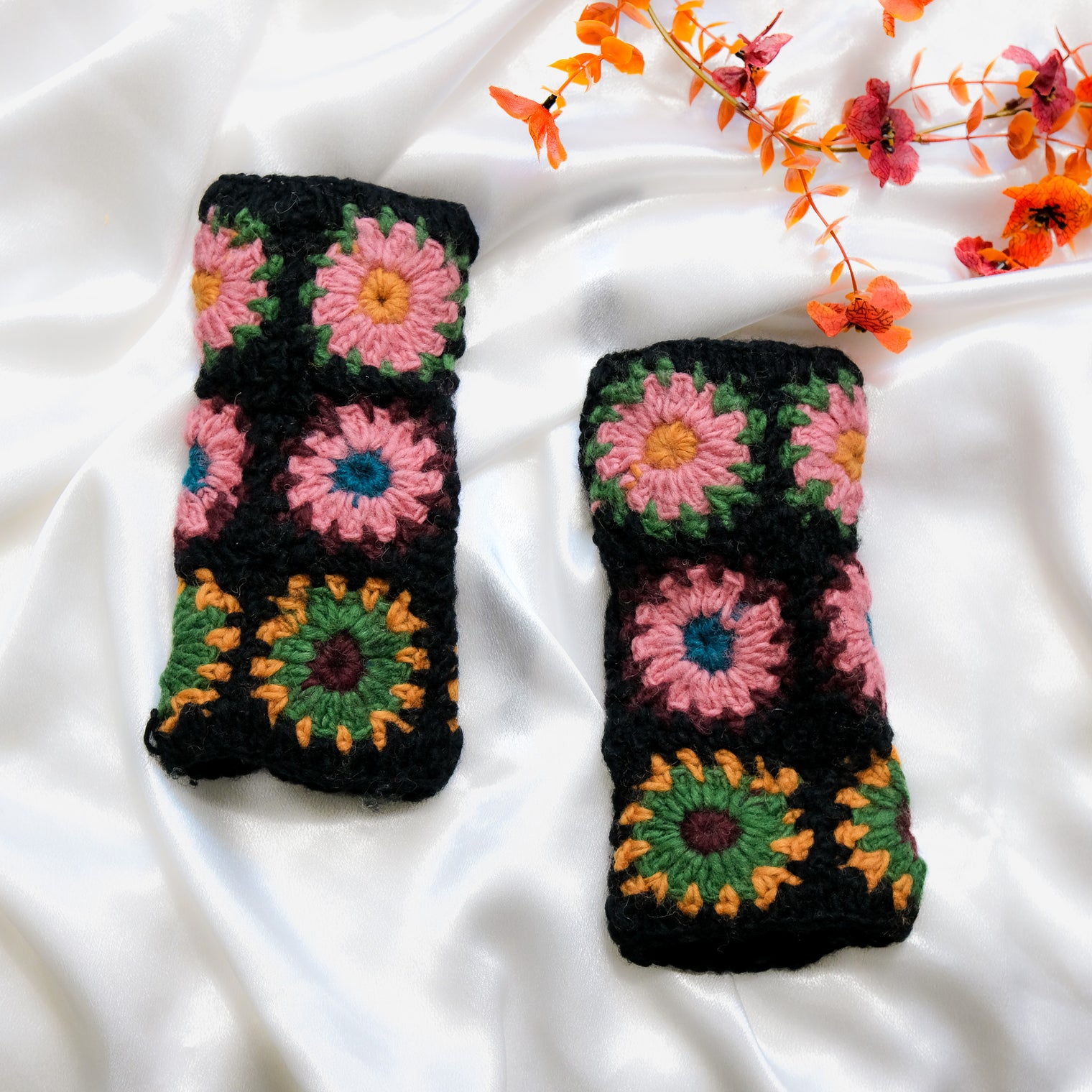 Crochet Flower Design Handwarmers