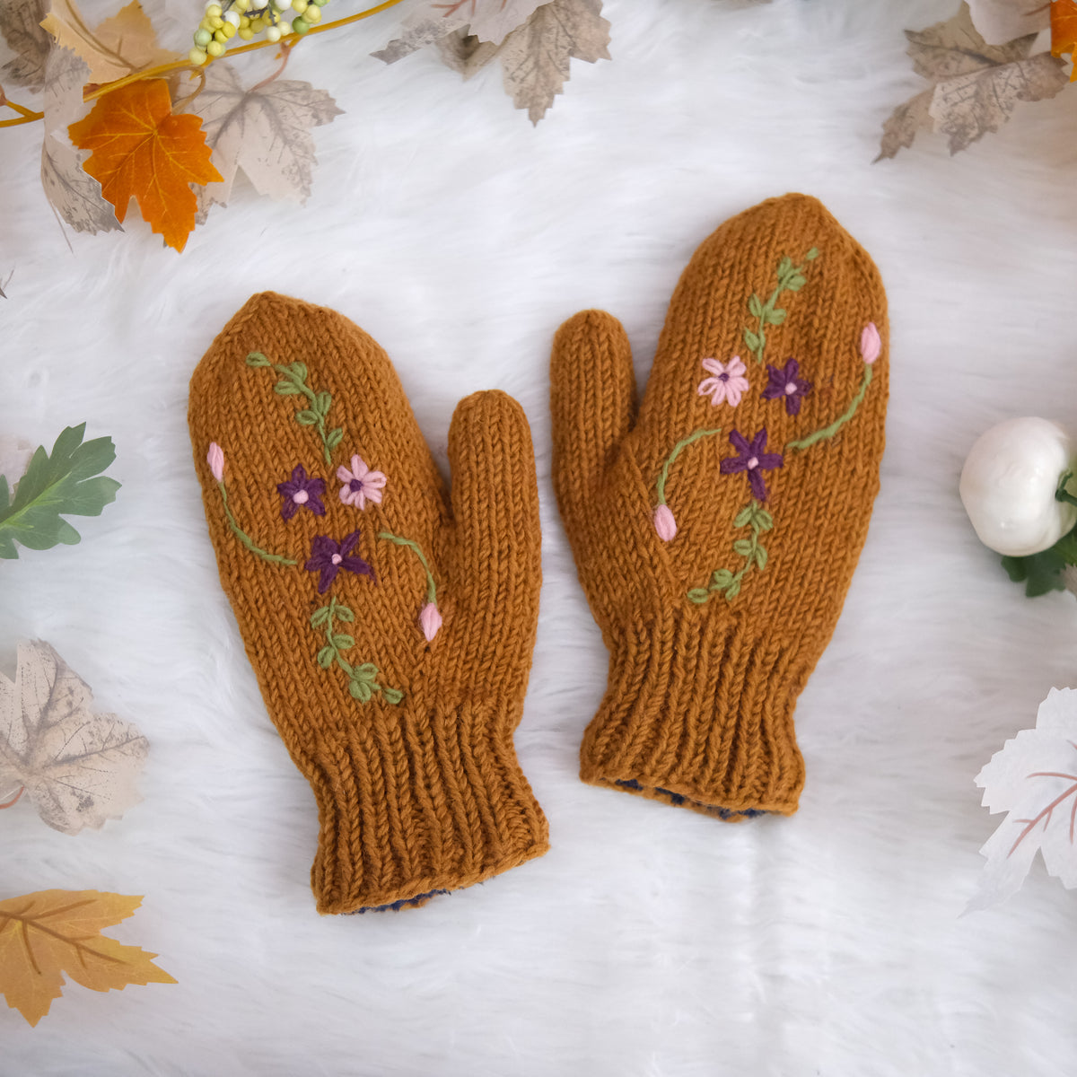 Hand Knit Woolen Embroidery Mitten with Fleece Lining