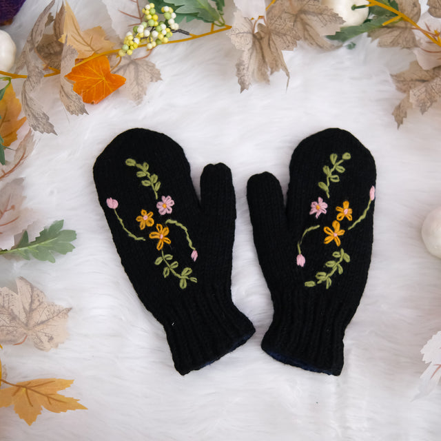 Hand Knit Woolen Embroidery Mitten with Fleece Lining