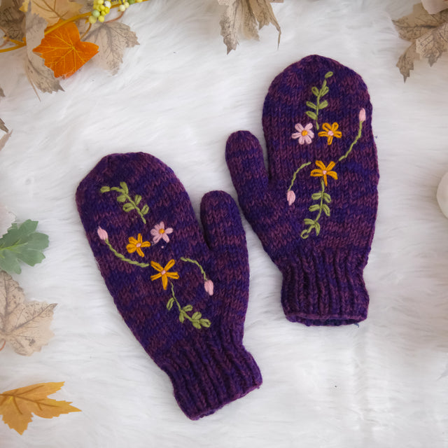 Hand Knit Woolen Embroidery Mitten with Fleece Lining
