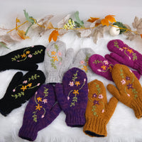 Hand Knit Woolen Embroidery Mitten with Fleece Lining