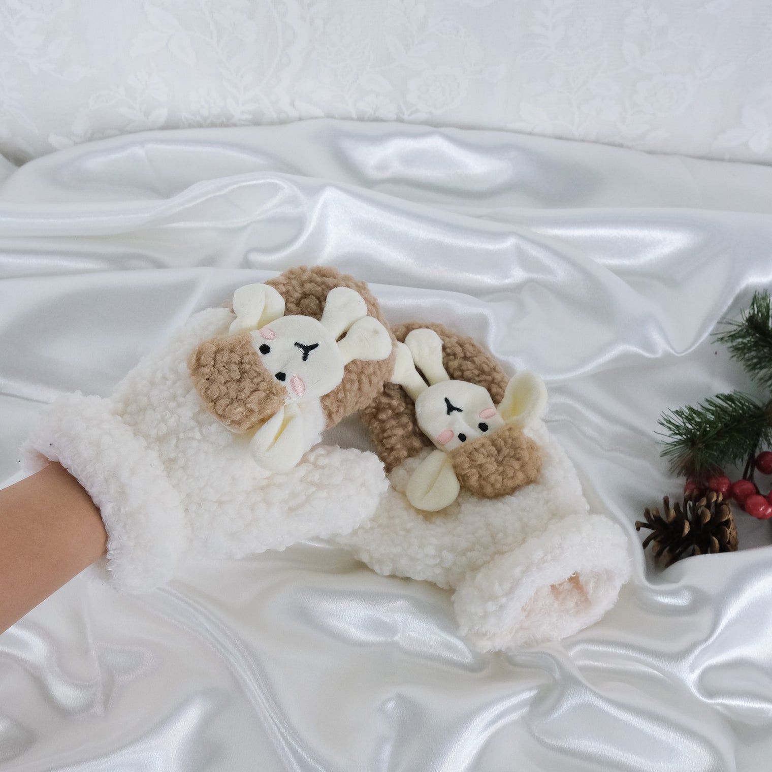 Fleece Sheep Design Stretchy Mitten