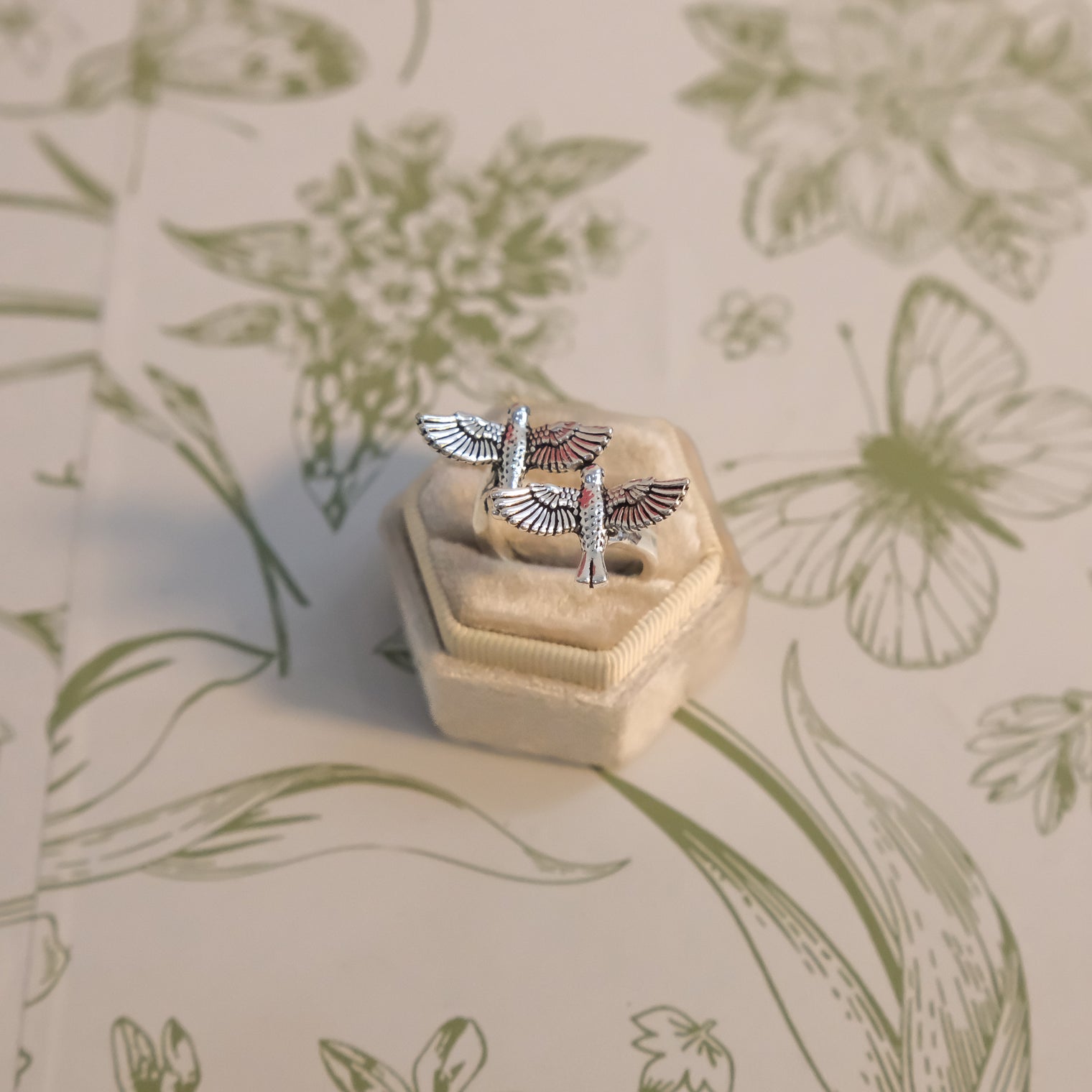 Adjustable Flying Bird Ring