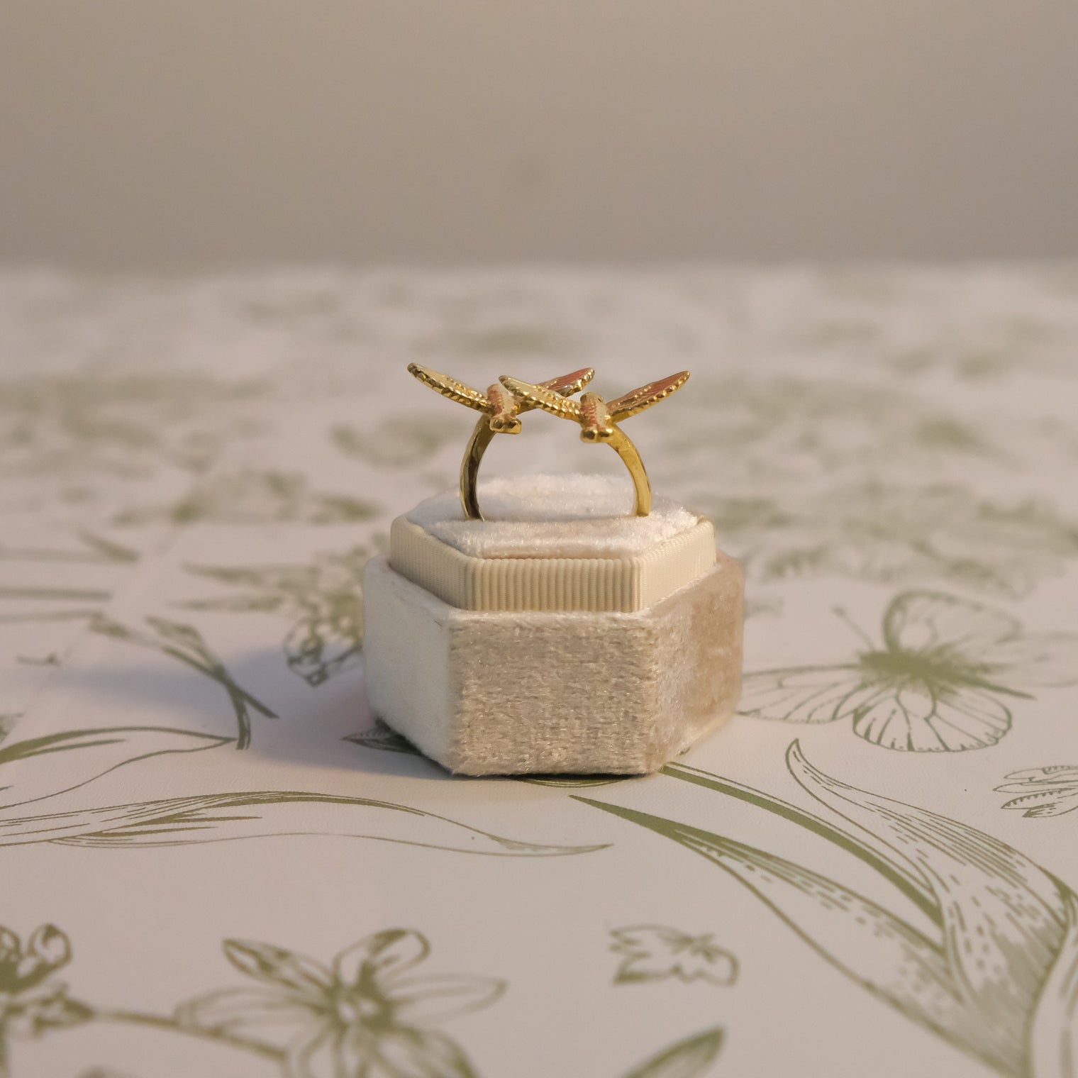 Adjustable Flying Bird Ring