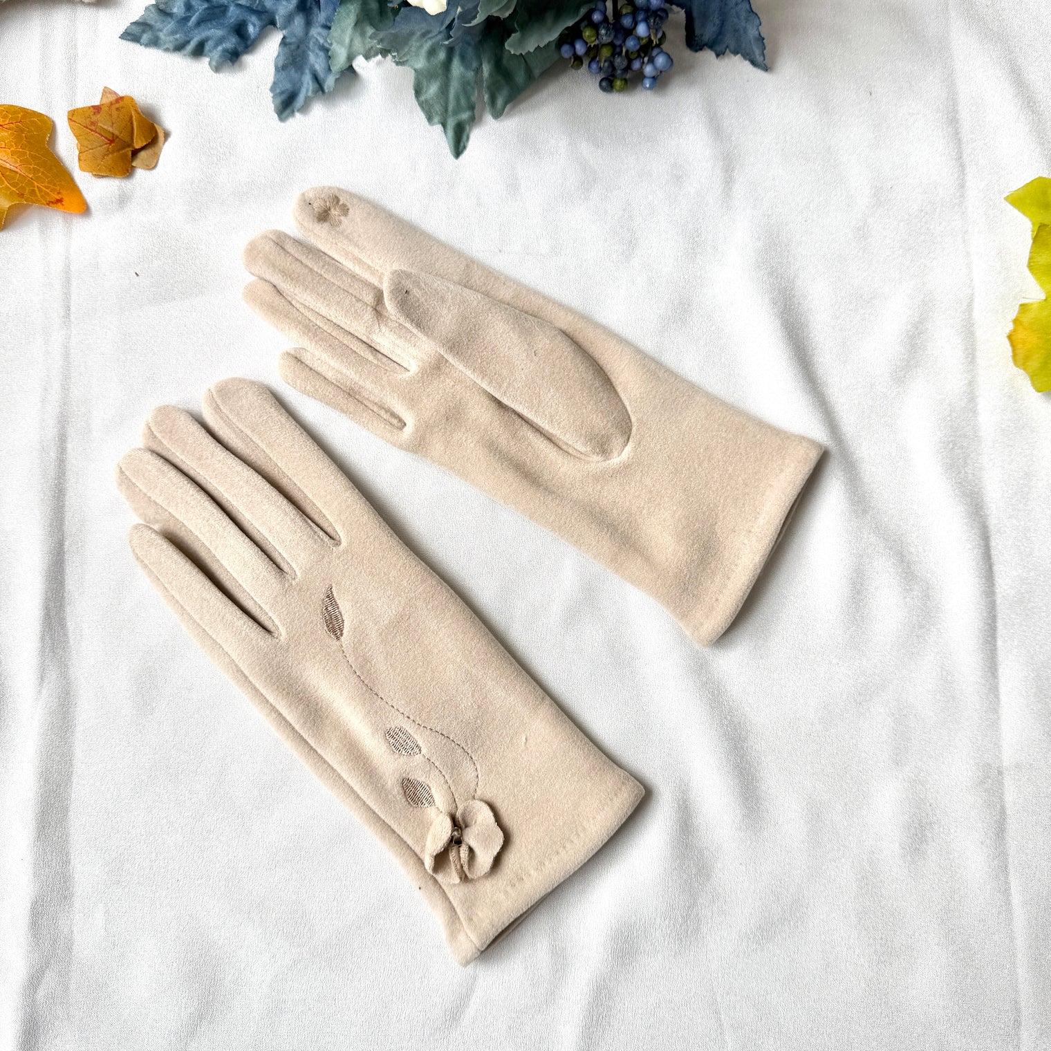 Women Winter Embroidered Gloves with Fleece Lining