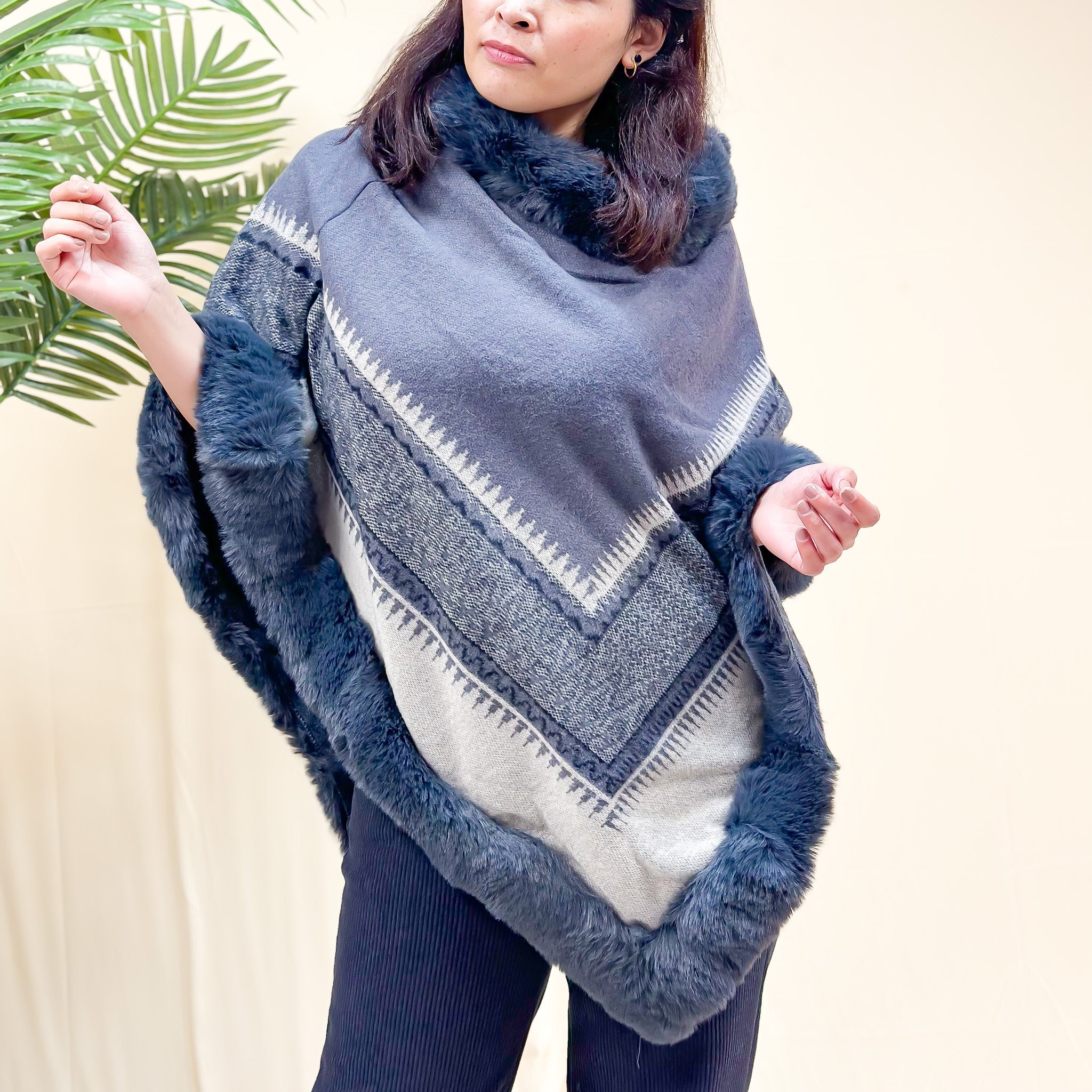 Wool Blend Oversized Warm Faux Fur Poncho – karmanepalcrafts