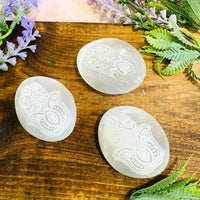 Selenite Palm stone, Satin Spar, Fatima Hand Selenite, Sacred Geometry Selenite Palm stone, Cleansing Crystal, Protection Stone