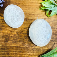 Selenite Palm stone, Satin Spar, Fatima Hand Selenite, Sacred Geometry Selenite Palm stone, Cleansing Crystal, Protection Stone