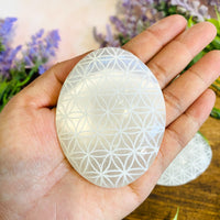 Selenite Palm stone, Satin Spar, Fatima Hand Selenite, Sacred Geometry Selenite Palm stone, Cleansing Crystal, Protection Stone
