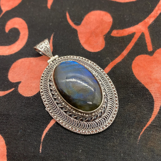 Labradorite Pendants, Silver Blue Labradorite Crystal Necklaces, Filigree Design Jewelry, Gift For Her, Bohemian Necklace, Vintage Pendants