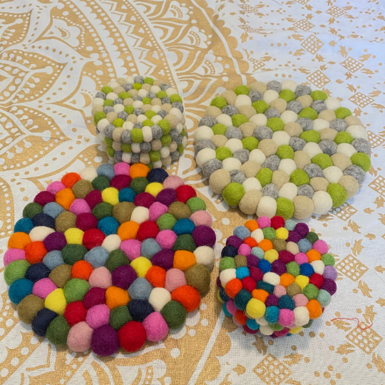 Round Felted Trivet, Handcrafted Multicolor Trivet, Placemats, Pot Holders, Holiday Gifts, Dining Decor, Pom Pom Ball , Trivet Coaster Set