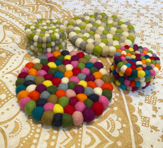 Round Felted Trivet, Handcrafted Multicolor Trivet, Placemats, Pot Holders, Holiday Gifts, Dining Decor, Pom Pom Ball , Trivet Coaster Set