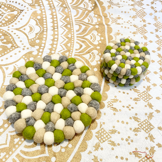 Round Felted Trivet, Handcrafted Multicolor Trivet, Placemats, Pot Holders, Holiday Gifts, Dining Decor, Pom Pom Ball , Trivet Coaster Set