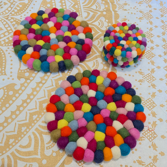 Round Felted Trivet, Handcrafted Multicolor Trivet, Placemats, Pot Holders, Holiday Gifts, Dining Decor, Pom Pom Ball , Trivet Coaster Set