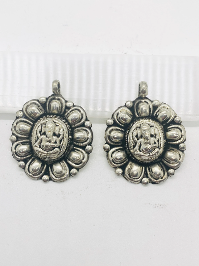 Ganesha Tibetan Silver Pendant, Ganesh,Symbol of Goodluck, Success,Elephant GaneshPendant Charm,Antique Silver Hindu Elephant, Ganesh Charm