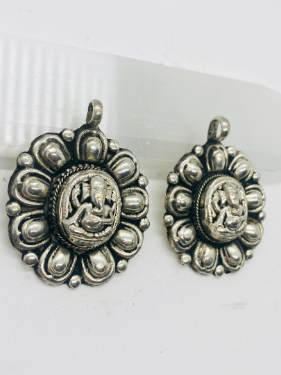 Ganesha Tibetan Silver Pendant, Ganesh,Symbol of Goodluck, Success,Elephant GaneshPendant Charm,Antique Silver Hindu Elephant, Ganesh Charm