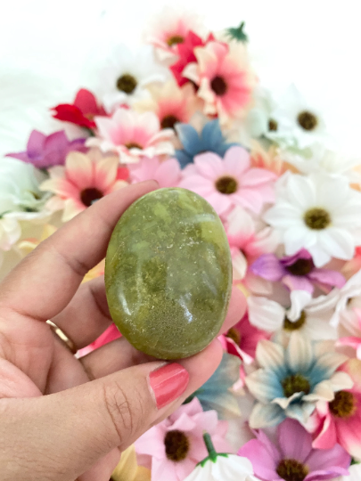 Green Opal Palmstone,Worrystone,Opal from Madagascar,Polished Gemstone forRelationship,Emotional Pain,Crystal For Positive Transformation