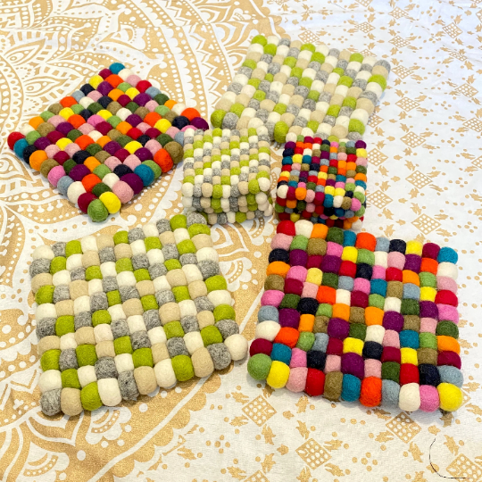Handcrafted Felt Ball Square Trivet, Multicolor Wool Potholder, Holiday Gift, Kitchen Decor, Trivet Coaster Set, Housewarming Gift, Mini mat